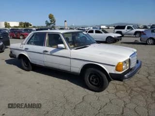 ✅ 1981 Mercedes-Benz 240 • VIN: WDBAB23A0BB249550 • Lot: 52645465. Listed on Copart with 305,584 mi. Free auction sales archive from the USA and detailed vehicle history report at DreamBid. Image 4.