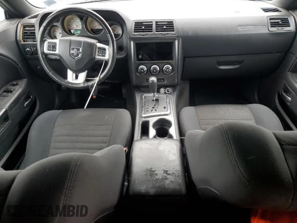 ✅ 2012 Dodge Challenger SXT • VIN: 2C3CDYAG9CH224688 • Lot: 49303685. Wystawiony na Copart z przebiegiem Nie podano. Bezpłatny archiwum sprzedaży aukcyjnych z USA i szczegółowy raport historii pojazdu na DreamBid. Zdjęcie 8.