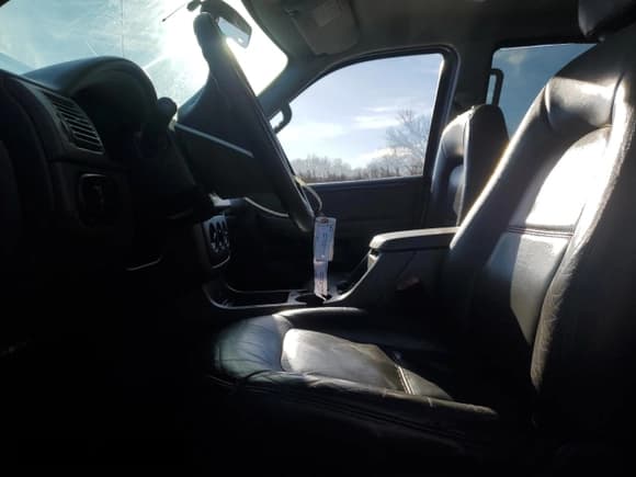 ✅ 2005 Ford Explorer XLS • VIN: 1FMZU62K85UA24653 • Lot: 87058025. Listed on Copart with 110,003 mi. Free auction sales archive from the USA and detailed vehicle history report at DreamBid. Image 7.