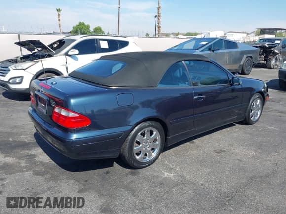 ✅ 2002 Mercedes-Benz CLK 320/430 • VIN: WDBLK65G32T117748 • Lot: 42931558. Wystawiony na IAAI z przebiegiem 125 625 mil. Bezpłatny archiwum sprzedaży aukcyjnych z USA i szczegółowy raport historii pojazdu na DreamBid. Zdjęcie 4.