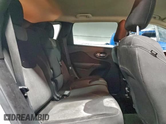 ✅ 2014 Jeep Cherokee Latitude • VIN: 1C4PJMCS9EW285429 • Lot: 95668785. Wystawiony na Copart z przebiegiem 186 104 mil. Bezpłatny archiwum sprzedaży aukcyjnych z USA i szczegółowy raport historii pojazdu na DreamBid. Zdjęcie 11.