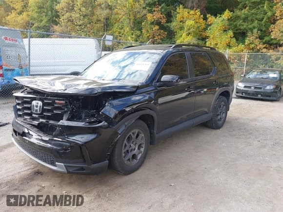 ✅ 2025 Honda Pilot TrailSport • VIN: 5FNYG1H65SB005115 • Лот: 43525769. Опубликован ранее на IAAI с пробегом 29 834 миль. Бесплатный доступ к архиву аукционных продаж из США и подробный отчёт об истории автомобиля на DreamBid. Изображение 2.