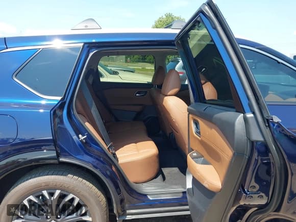 ✅ 2025 Nissan Rogue Platinum • VIN: JN8BT3DD7SW301691 • Lot: 42990599. Listed on IAAI with 5,471 mi. Free auction sales archive from the USA and detailed vehicle history report at DreamBid. Image 8.