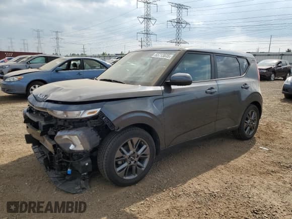 ✅ 2022 Kia Soul EX • VIN: KNDJ33AU3N7826399 • Lot: 65713835. Wystawiony na Copart z przebiegiem 57 886 mil. Bezpłatny archiwum sprzedaży aukcyjnych z USA i szczegółowy raport historii pojazdu na DreamBid. Zdjęcie 1.