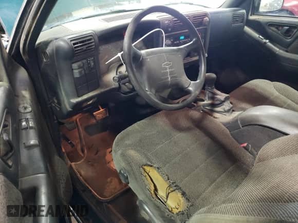 1997 Chevrolet S-10 LS с VIN 1GCDT19X8V8105893, выставлен на аукционе Copart как лот 74673924 с пробегом 217 046 миль миль и Списание • Salvage title. История ставок и продаж доступна на DreamBid. Изображение 8.