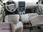 ✅ 2006 Ford Explorer XLS • VIN: 1FMEU62EX6UA01207 • Lot: 70498265. Wystawiony na Copart z przebiegiem 203 009 mil. Bezpłatny archiwum sprzedaży aukcyjnych z USA i szczegółowy raport historii pojazdu na DreamBid. Zdjęcie 8.