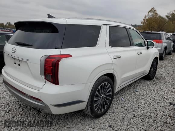 ✅ 2023 Hyundai Palisade Calligraphy • VIN: KM8R74GEXPU602334 • Лот: 77728594. Опубликован ранее на Copart с пробегом 14 239 миль. Бесплатный доступ к архиву аукционных продаж из США и подробный отчёт об истории автомобиля на DreamBid. Изображение 3.