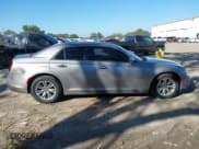✅ 2017 Chrysler 300 C • VIN: 2C3CCAEG6HH646008 • Lot: 43705163. Wystawiony na IAAI z przebiegiem 142 191 mil. Bezpłatny archiwum sprzedaży aukcyjnych z USA i szczegółowy raport historii pojazdu na DreamBid. Zdjęcie 13.