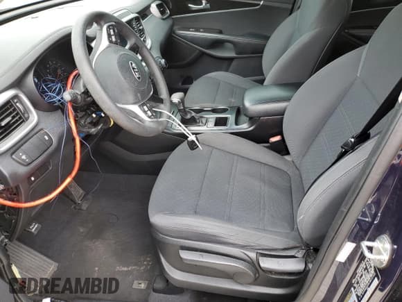 ✅ 2020 Kia Sorento S • VIN: 5XYPG4A5XLG612720 • Lot: 55496335. Wystawiony na Copart z przebiegiem 98 995 mil. Bezpłatny archiwum sprzedaży aukcyjnych z USA i szczegółowy raport historii pojazdu na DreamBid. Zdjęcie 7.