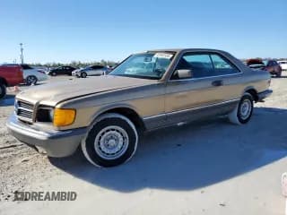 ✅ 1985 Mercedes-Benz 500 • VIN: WDBCA44D4FA191034 • Lot: 42492335. Wystawiony na Copart z przebiegiem 254 635 mil. Bezpłatny archiwum sprzedaży aukcyjnych z USA i szczegółowy raport historii pojazdu na DreamBid. Zdjęcie 1.