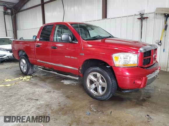 2006 Dodge 1500 SLT z VIN 1D7HU18226S551181, wystawiony jako Copart lot #71671044 z przebiegiem 229 081 mil mil oraz Szkoda całkowita • Salvage title. Historia ofert i sprzedaży dostępna na DreamBid. Obrazek 4.