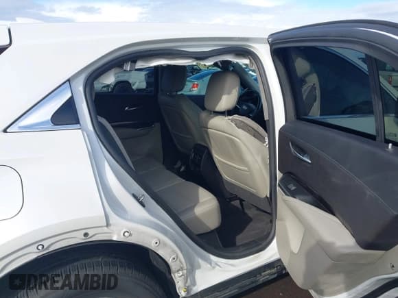 ✅ 2022 Cadillac XT4 FWD Luxury • VIN: 1GYAZAR49NF107519 • Lot: 43726863. Wystawiony na IAAI z przebiegiem 59 324 mil. Bezpłatny archiwum sprzedaży aukcyjnych z USA i szczegółowy raport historii pojazdu na DreamBid. Zdjęcie 8.