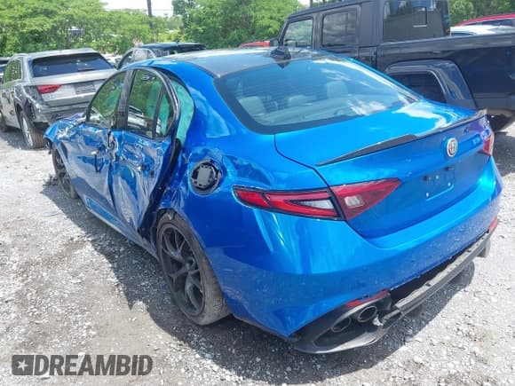 ✅ 2021 Alfa Romeo Giulia Quadrifoglio • VIN: ZARFAMEV1M7648209 • Lot: 42241740. Wystawiony na IAAI z przebiegiem 48 850 mil. Bezpłatny archiwum sprzedaży aukcyjnych z USA i szczegółowy raport historii pojazdu na DreamBid. Zdjęcie 3.