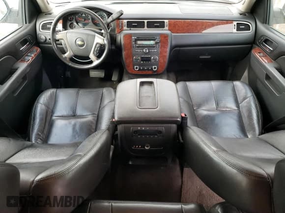 ✅ 2012 Chevrolet Suburban LT • VIN: 1GNSCJE01CR317291 • Lot: 72185754. Wystawiony na Copart z przebiegiem 156 200 mil. Bezpłatny archiwum sprzedaży aukcyjnych z USA i szczegółowy raport historii pojazdu na DreamBid. Zdjęcie 8.