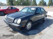 ✅ 1997 Mercedes-Benz E 320 • VIN: WDBJF55F9VA421468 • Лот: 43406818. Опубликован ранее на IAAI с пробегом 253 153 миль. Бесплатный доступ к архиву аукционных продаж из США и подробный отчёт об истории автомобиля на DreamBid. Изображение 2.