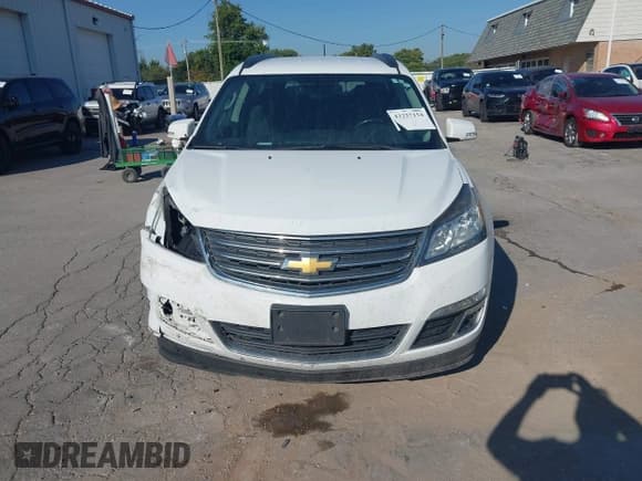✅ 2017 Chevrolet Traverse LT • VIN: 1GNKRGKD0HJ235034 • Lot: 43227154. Wystawiony na IAAI z przebiegiem Nie podano. Bezpłatny archiwum sprzedaży aukcyjnych z USA i szczegółowy raport historii pojazdu na DreamBid. Zdjęcie 12.