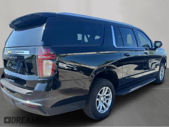 ✅ 2021 Chevrolet Suburban LT • VIN: 1GNSCCKD2MR303016 • Lot: 57201425. Listed on Copart with 244,286 mi. Free auction sales archive from the USA and detailed vehicle history report at DreamBid. Image 4.