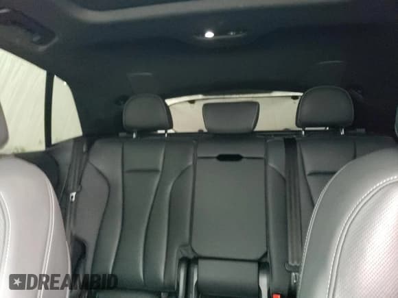 ✅ 2020 Audi Q8 Premium Plus • VIN: WA1BVAF10LD000667 • Лот: 43176355. Опубликован ранее на Copart с пробегом 71 253 миль. Бесплатный доступ к архиву аукционных продаж из США и подробный отчёт об истории автомобиля на DreamBid. Изображение 10.