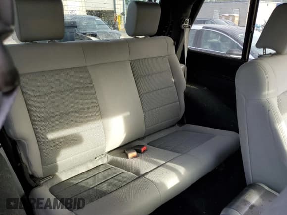 ✅ 2008 Jeep Wrangler Sahara • VIN: 1J8FA541X8L519597 • Лот: 83830965. Опубликован ранее на Copart с пробегом 141 463 миль. Бесплатный доступ к архиву аукционных продаж из США и подробный отчёт об истории автомобиля на DreamBid. Изображение 10.