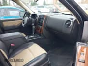 ✅ 2010 Ford Explorer Eddie Bauer • VIN: 1FMEU7EE4AUB13771 • Lot: 41957268. Wystawiony na IAAI z przebiegiem 169 575 mil. Bezpłatny archiwum sprzedaży aukcyjnych z USA i szczegółowy raport historii pojazdu na DreamBid. Zdjęcie 5.