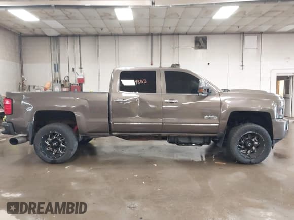 ✅ 2018 Chevrolet Silverado 2500HD High Country • VIN: 1GC1KXEY7JF102223 • Лот: 42759853. Опубликован ранее на IAAI с пробегом 89 061 миль. Бесплатный доступ к архиву аукционных продаж из США и подробный отчёт об истории автомобиля на DreamBid. Изображение 13.