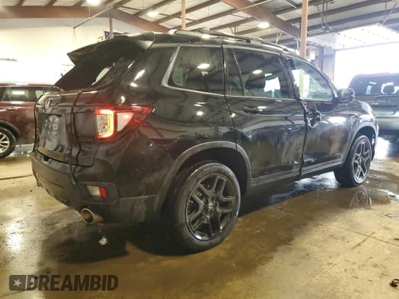✅ 2024 Honda Passport Black Edition • VIN: 5FNYF8H88RB023986 • Lot: 62660175. Listed on Copart with 16,304 mi. Free auction sales archive from the USA and detailed vehicle history report at DreamBid. Image 3.