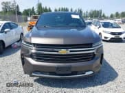 ✅ 2021 Chevrolet Suburban LT • VIN: 1GNSKCKD0MR254109 • Lot: 42569011. Wystawiony na IAAI z przebiegiem 82 465 mil. Bezpłatny archiwum sprzedaży aukcyjnych z USA i szczegółowy raport historii pojazdu na DreamBid. Zdjęcie 13.