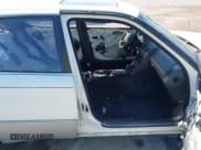 ✅ 1993 Lexus LS • VIN: JT8UF11E4P0160570 • Lot: 43117153. Wystawiony na IAAI z przebiegiem Nie podano. Bezpłatny archiwum sprzedaży aukcyjnych z USA i szczegółowy raport historii pojazdu na DreamBid. Zdjęcie 5.