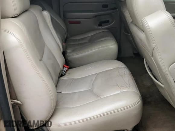 ✅ 2005 Chevrolet Suburban LT • VIN: 1GNFK16Z75J123805 • Lot: 84421555. Listed on Copart with 352,491 mi. Free auction sales archive from the USA and detailed vehicle history report at DreamBid. Image 11.