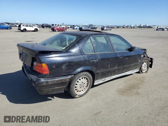 ✅ 1995 BMW 3 Series 325i • VIN: WBACB3320SFE20623 • Лот: 46693585. Опубликован ранее на Copart с пробегом Не указан. Бесплатный доступ к архиву аукционных продаж из США и подробный отчёт об истории автомобиля на DreamBid. Изображение 3.