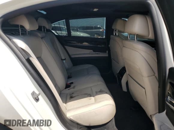 ✅ 2014 BMW 7 Series 750i • VIN: WBAYA8C55ED825289 • Lot: 65394854. Wystawiony na Copart z przebiegiem 135 879 mil. Bezpłatny archiwum sprzedaży aukcyjnych z USA i szczegółowy raport historii pojazdu na DreamBid. Zdjęcie 10.