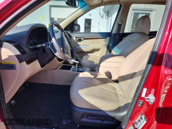 ✅ 2011 Hyundai Santa Fe Limited • VIN: 5XYZKDAG6BG024174 • Lot: 83810825. Listed on Copart with 84,166 mi. Free auction sales archive from the USA and detailed vehicle history report at DreamBid. Image 7.