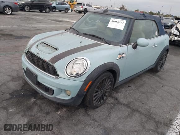✅ 2013 MINI Convertible S • VIN: WMWZP3C57DT551118 • Lot: 41086617. Wystawiony na IAAI z przebiegiem 108 049 mil. Bezpłatny archiwum sprzedaży aukcyjnych z USA i szczegółowy raport historii pojazdu na DreamBid. Zdjęcie 2.