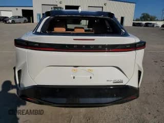 ✅ 2023 Lexus RZ 450e Premium • VIN: JTJAAAAB9PA014293 • Lot: 73701394. Wystawiony na Copart z przebiegiem 5 697 mil. Bezpłatny archiwum sprzedaży aukcyjnych z USA i szczegółowy raport historii pojazdu na DreamBid. Zdjęcie 6.