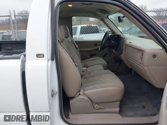 ✅ 2004 Chevrolet Silverado 1500 Work Truck • VIN: 1GCEC14X44Z284941 • Lot: 43755650. Listed on IAAI with 136,575 mi. Free auction sales archive from the USA and detailed vehicle history report at DreamBid. Image 5.