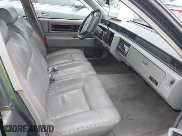 ✅ 1993 Cadillac DeVille • VIN: 1G6CD53B3P4222579 • Lot: 42316504. Listed on IAAI with 100,577 mi. Free auction sales archive from the USA and detailed vehicle history report at DreamBid. Image 5.