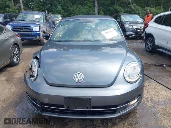 ✅ 2013 Volkswagen Beetle • VIN: 3VW8A7AT8DM802832 • Lot: 42933602. Wystawiony na IAAI z przebiegiem 46 681 mil. Bezpłatny archiwum sprzedaży aukcyjnych z USA i szczegółowy raport historii pojazdu na DreamBid. Zdjęcie 13.