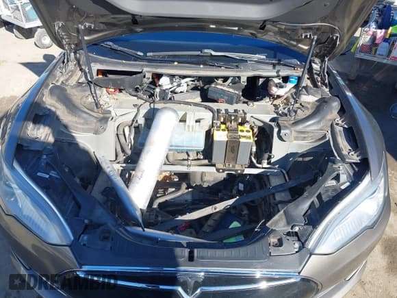 ✅ 2015 Tesla Model S 85D • VIN: 5YJSA1H29FF085139 • Лот: 43828349. Опубликован ранее на IAAI с пробегом 143 212 миль. Бесплатный доступ к архиву аукционных продаж из США и подробный отчёт об истории автомобиля на DreamBid. Изображение 10.