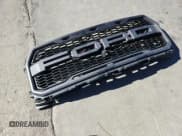 ✅ 2017 Ford F-150 Raptor • VIN: 1FTFW1RG0HFA75997 • Lot: 87220115. Wystawiony na Copart z przebiegiem 126 465 mil. Bezpłatny archiwum sprzedaży aukcyjnych z USA i szczegółowy raport historii pojazdu na DreamBid. Zdjęcie 12.