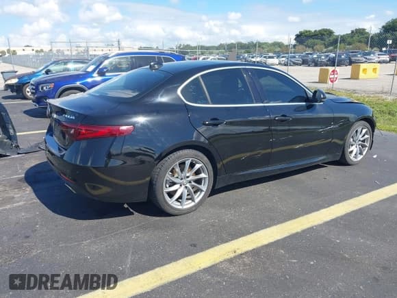 ✅ 2018 Alfa Romeo Giulia • VIN: ZARFAEBN1J7580516 • Lot: 43643110. Listed on IAAI with 49,503 mi. Free auction sales archive from the USA and detailed vehicle history report at DreamBid. Image 4.
