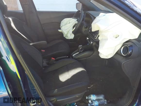 ✅ 2018 Nissan Kicks SR • VIN: 3N1CP5CU8JL545990 • Lot: 43367927. Wystawiony na IAAI z przebiegiem 132 682 mil. Bezpłatny archiwum sprzedaży aukcyjnych z USA i szczegółowy raport historii pojazdu na DreamBid. Zdjęcie 5.