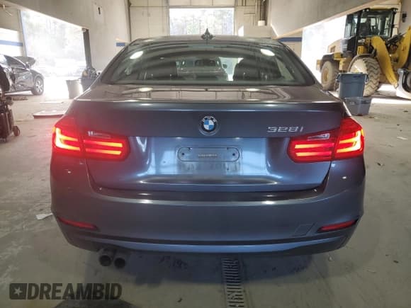 ✅ 2012 BMW 3 Series 328i • VIN: WBA3A5G51CNP17200 • Лот: 92712535. Опубликован ранее на Copart с пробегом 189 268 миль. Бесплатный доступ к архиву аукционных продаж из США и подробный отчёт об истории автомобиля на DreamBid. Изображение 6.