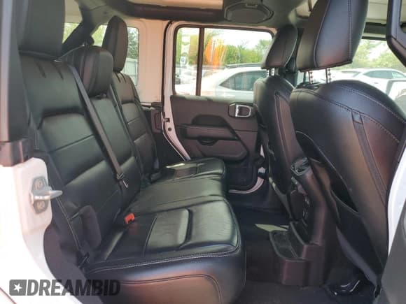 ✅ 2021 Jeep Wrangler Unlimited Sahara • VIN: 1C4HJXEG4MW550691 • Лот: 55654035. Опубликован ранее на Copart с пробегом Не указан. Бесплатный доступ к архиву аукционных продаж из США и подробный отчёт об истории автомобиля на DreamBid. Изображение 11.