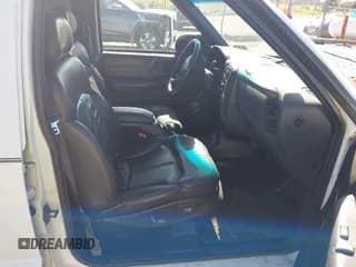 ✅ 2000 Chevrolet Blazer LS • VIN: 1GNDT13WXY2263912 • Lot: 43342522. Wystawiony na IAAI z przebiegiem 237 023 mil. Bezpłatny archiwum sprzedaży aukcyjnych z USA i szczegółowy raport historii pojazdu na DreamBid. Zdjęcie 5.