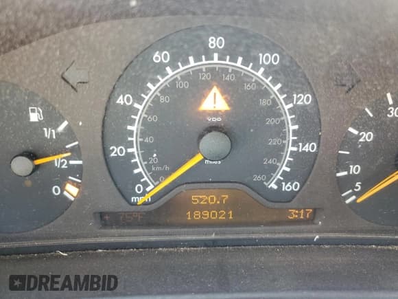 ✅ 1999 Mercedes-Benz CLK 320/430 • VIN: WDBLK65G7XT019572 • Lot: 90828625. Listed on Copart with 189,201 mi. Free auction sales archive from the USA and detailed vehicle history report at DreamBid. Image 9.