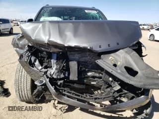 ✅ 2023 Jeep Wagoneer Series II Carbide • VIN: 1C4SJVBP1PS515052 • Lot: 46639654. Wystawiony na Copart z przebiegiem 20 461 mil. Bezpłatny archiwum sprzedaży aukcyjnych z USA i szczegółowy raport historii pojazdu na DreamBid. Zdjęcie 5.