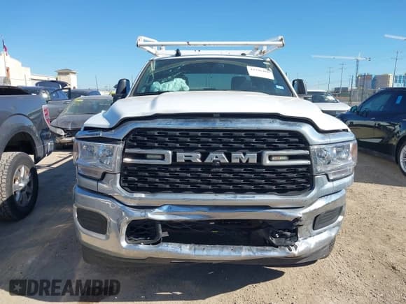 ✅ 2024 Ram 2500 Tradesman • VIN: 3C6UR4HJ5RG230712 • Lot: 43796460. Wystawiony na IAAI z przebiegiem 20 270 mil. Bezpłatny archiwum sprzedaży aukcyjnych z USA i szczegółowy raport historii pojazdu na DreamBid. Zdjęcie 12.