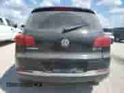 2013 Volkswagen Tiguan SE с VIN WVGAV7AXXDW519677, выставлен на аукционе Copart как лот 72686304 с пробегом Не указан миль и Списание • Salvage title. История ставок и продаж доступна на DreamBid. Изображение 6.