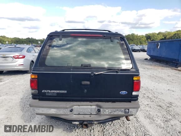 ✅ 1996 Ford Explorer XL • VIN: 1FMDU32X8TZB95732 • Лот: 73947744. Опубликован ранее на Copart с пробегом 261 536 миль. Бесплатный доступ к архиву аукционных продаж из США и подробный отчёт об истории автомобиля на DreamBid. Изображение 6.