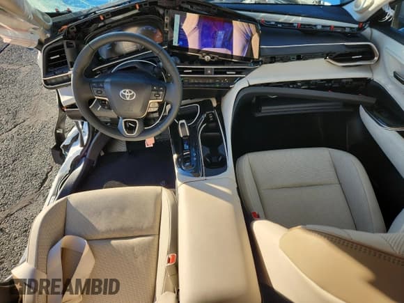 ✅ 2025 Toyota Crown XLE • VIN: JTDAAAAFXS3031655 • Lot: 93197215. Listed on Copart with 5,239 mi. Free auction sales archive from the USA and detailed vehicle history report at DreamBid. Image 8.